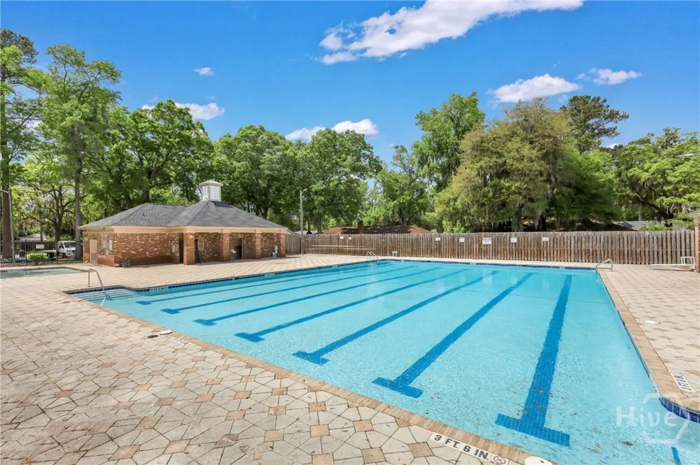 2 E White Hawthorne Drive Savannah, GA 31419