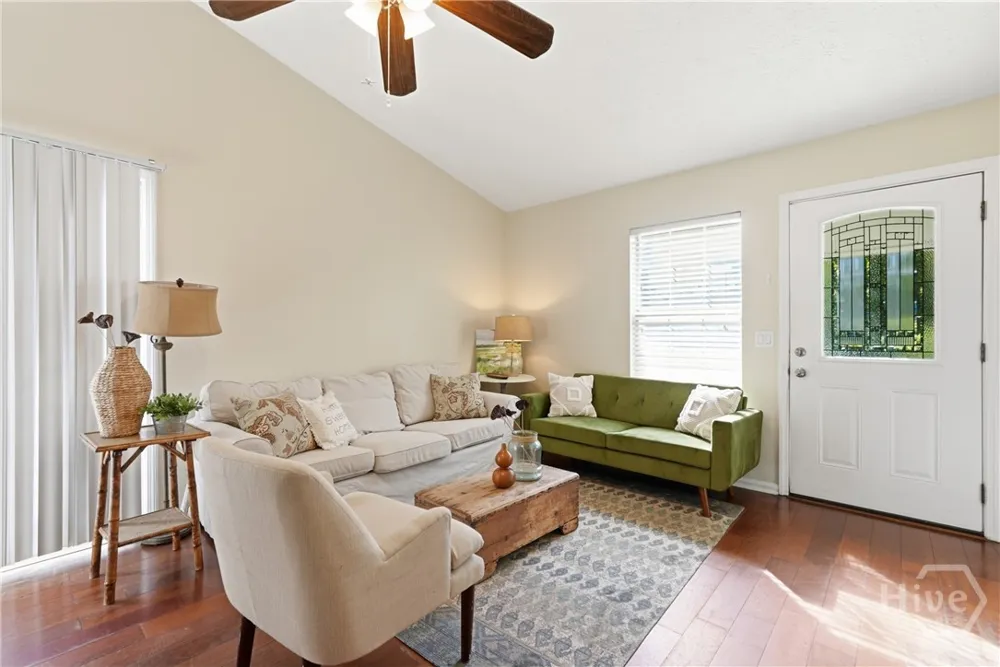 2 E White Hawthorne Drive Savannah, GA 31419
