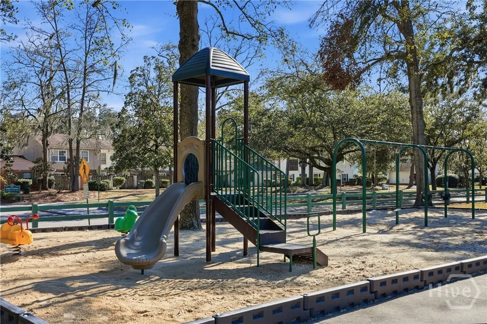 2 E White Hawthorne Drive Savannah, GA 31419