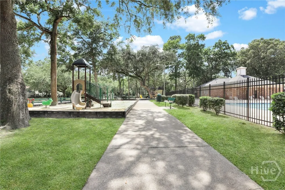 2 E White Hawthorne Drive Savannah, GA 31419