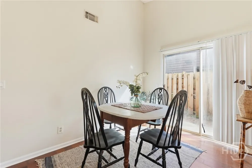 2 E White Hawthorne Drive Savannah, GA 31419