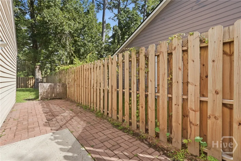 2 E White Hawthorne Drive Savannah, GA 31419