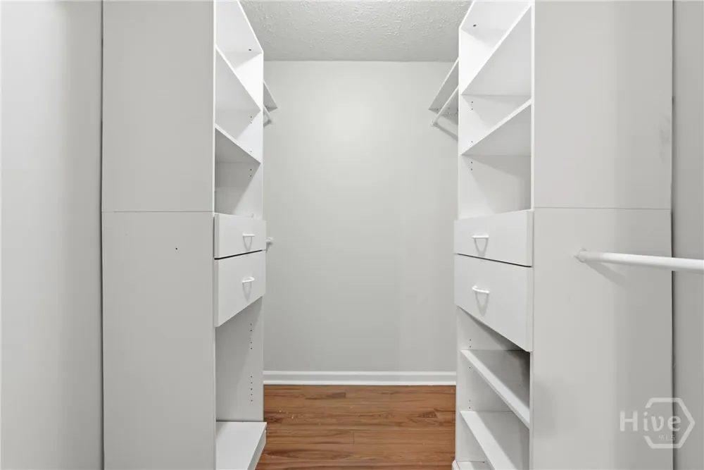 2 E White Hawthorne Drive Savannah, GA 31419