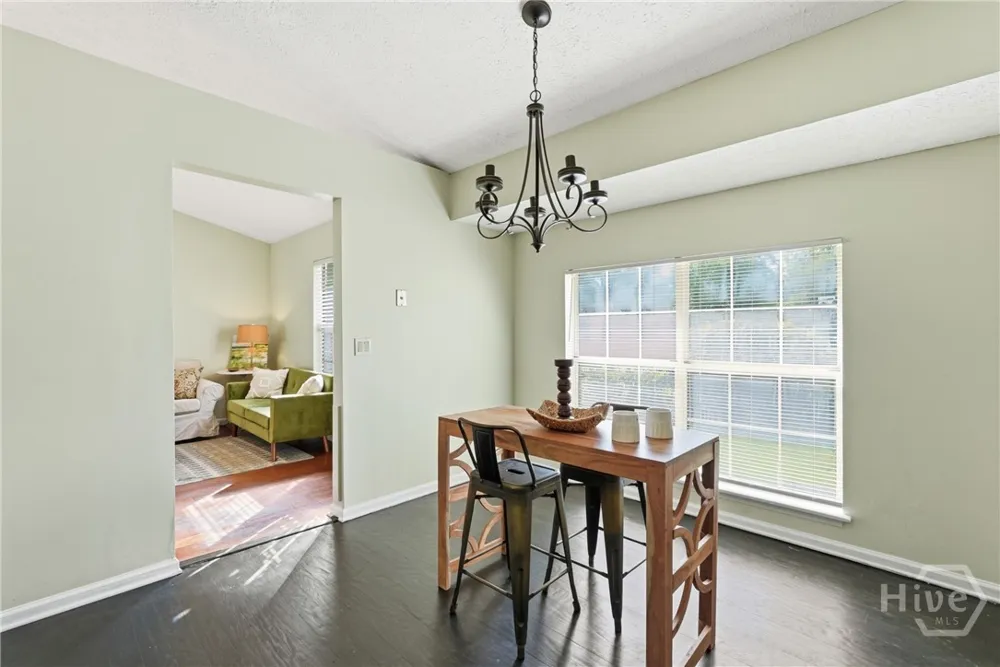 2 E White Hawthorne Drive Savannah, GA 31419