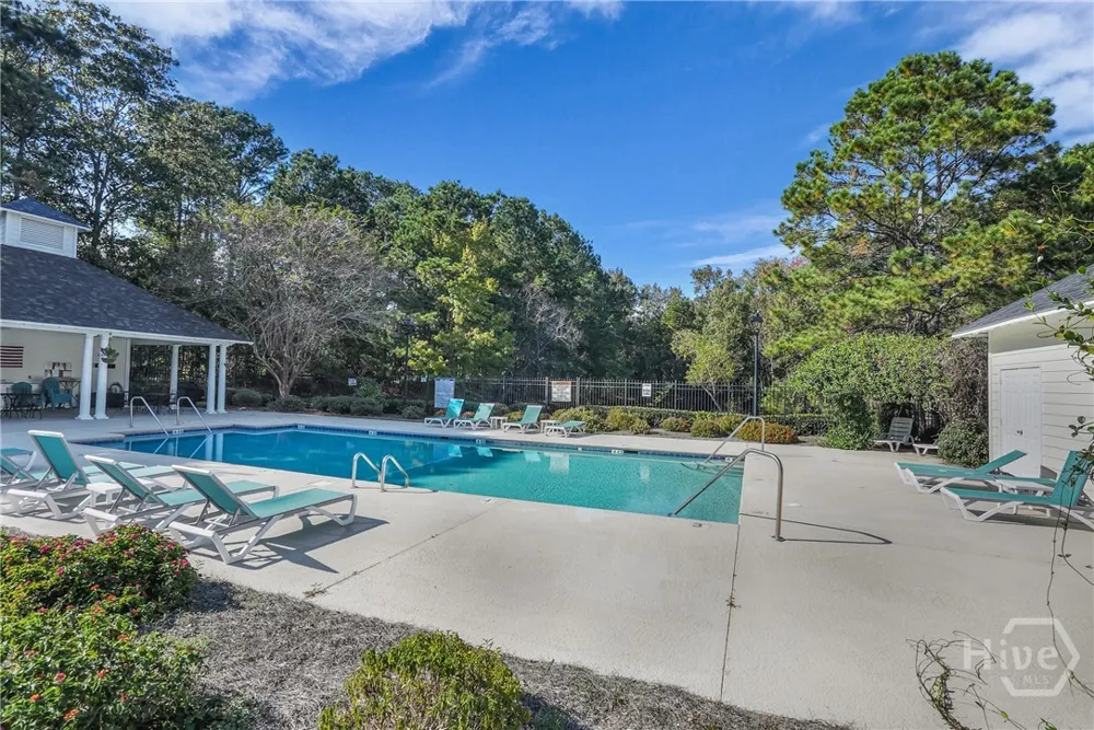 2 E White Hawthorne Drive Savannah, GA 31419