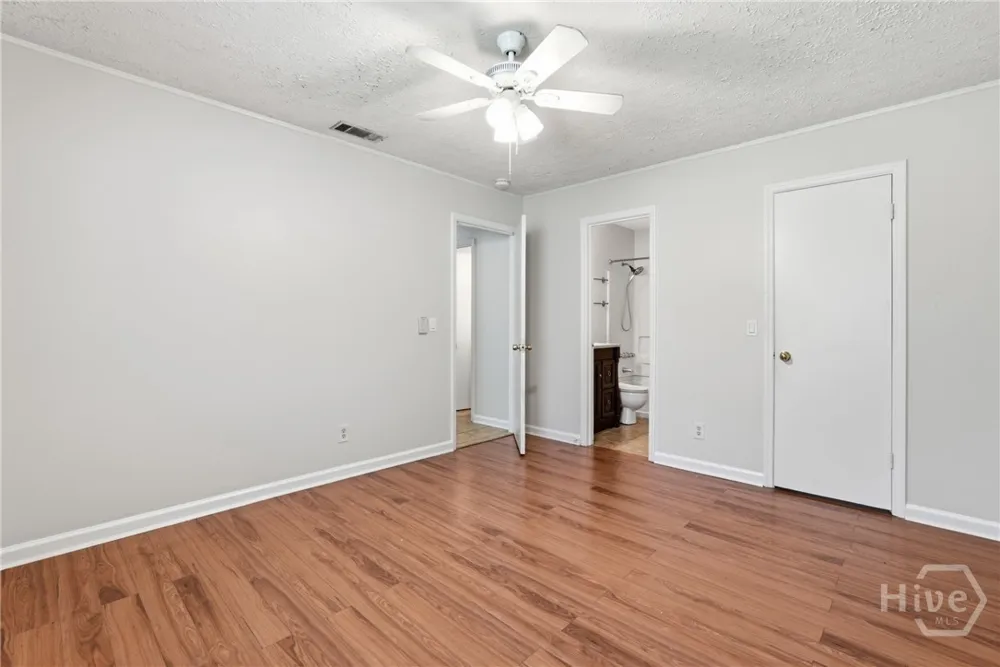 2 E White Hawthorne Drive Savannah, GA 31419