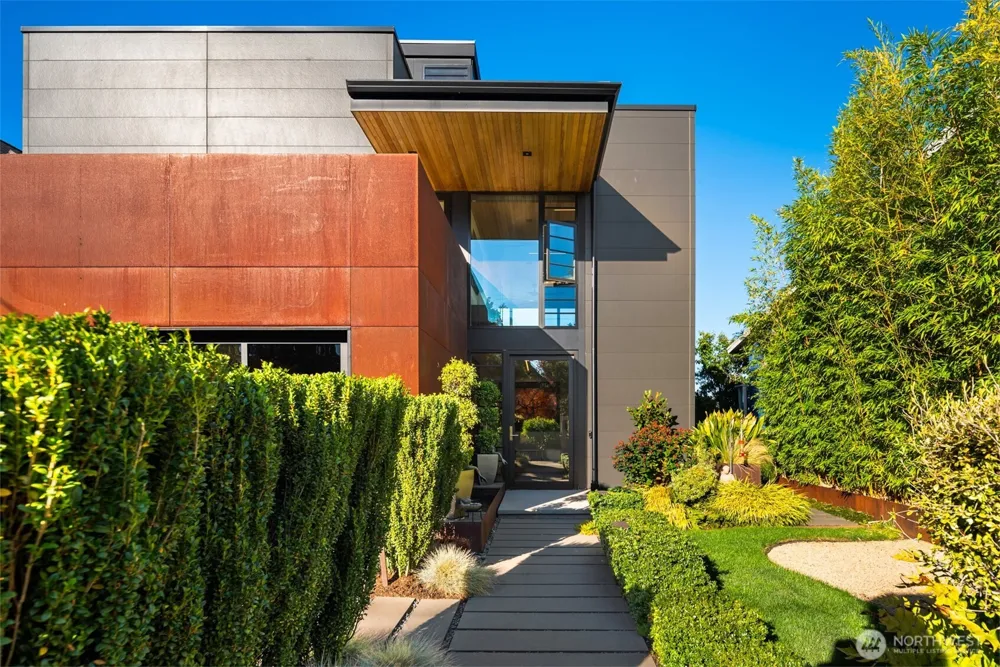 1502 Palm Avenue SW Seattle, WA 98116