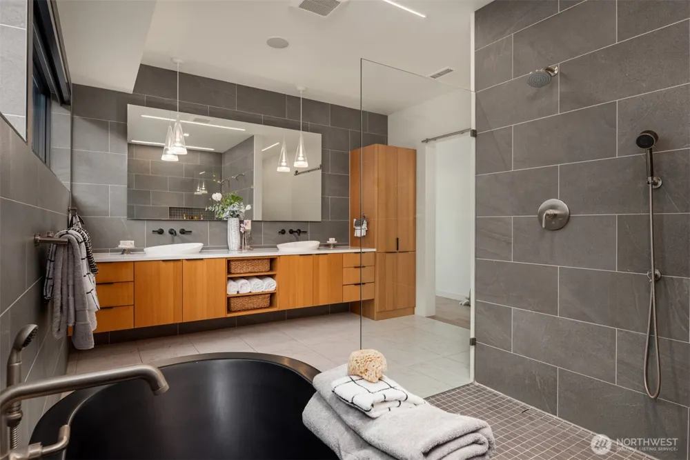 1502 Palm Avenue SW Seattle, WA 98116