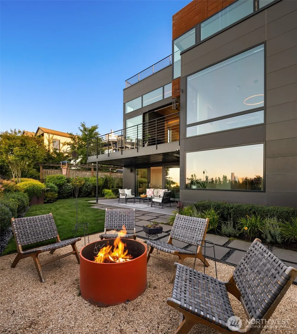 1502 Palm Avenue SW Seattle, WA 98116