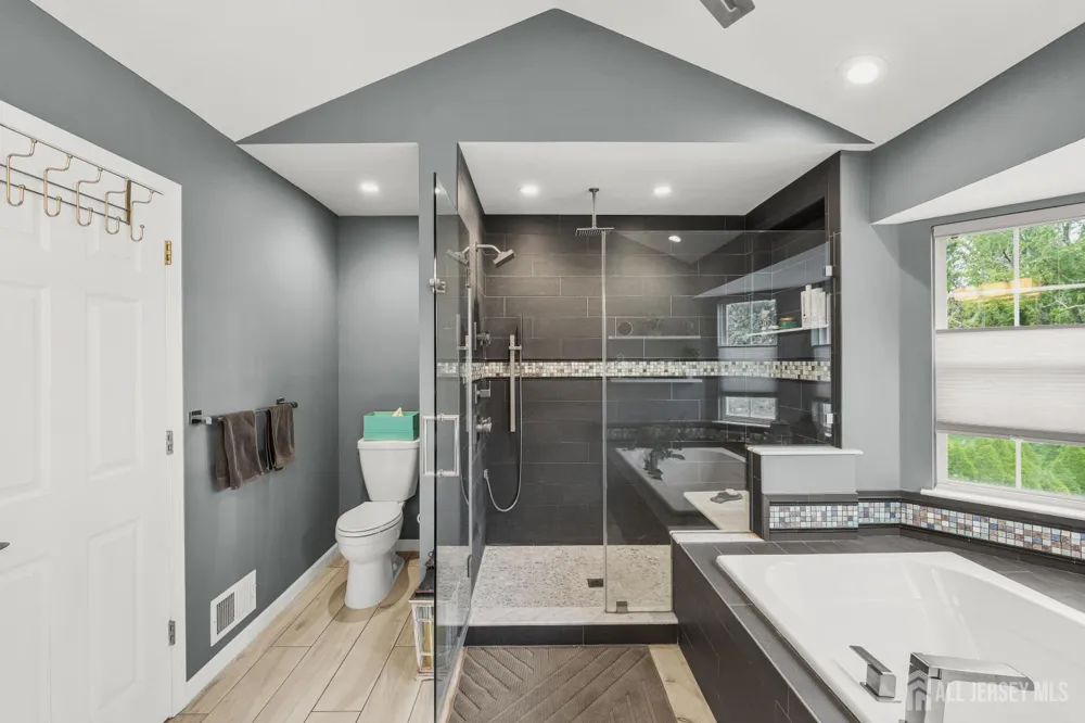 31 Woodstown Drive Freehold, NJ 07728