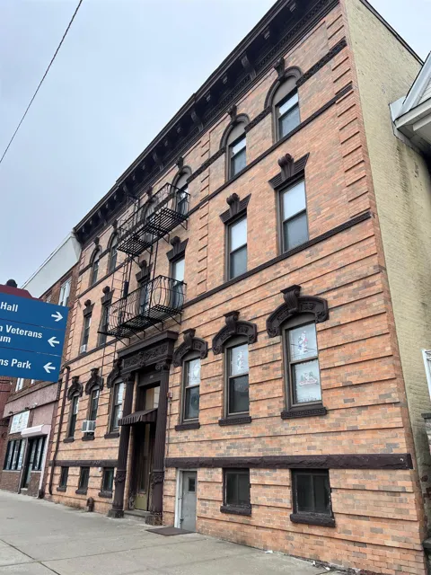 668-670 KENNEDY BLVD