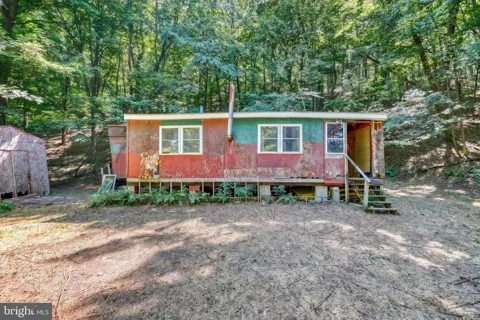 233 CABIN LANE