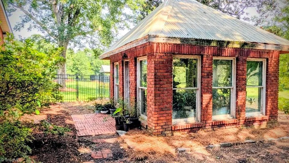 201 S Main Street Mount Gilead, NC 27306