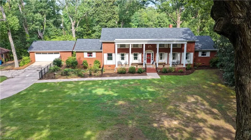 201 S Main Street Mount Gilead, NC 27306