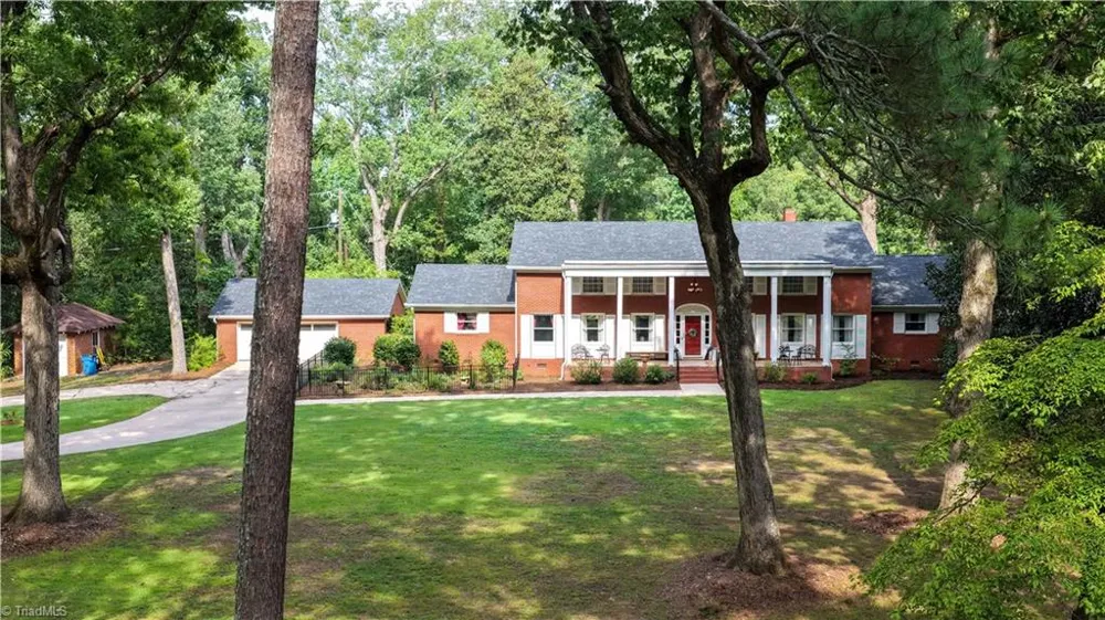 201 S Main Street Mount Gilead, NC 27306