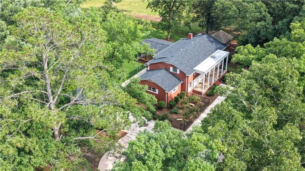 201 S Main Street Mount Gilead, NC 27306