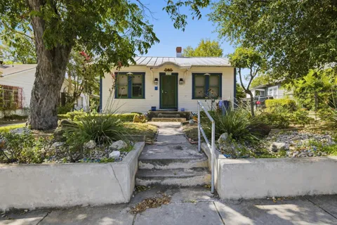 422 Cass Avenue