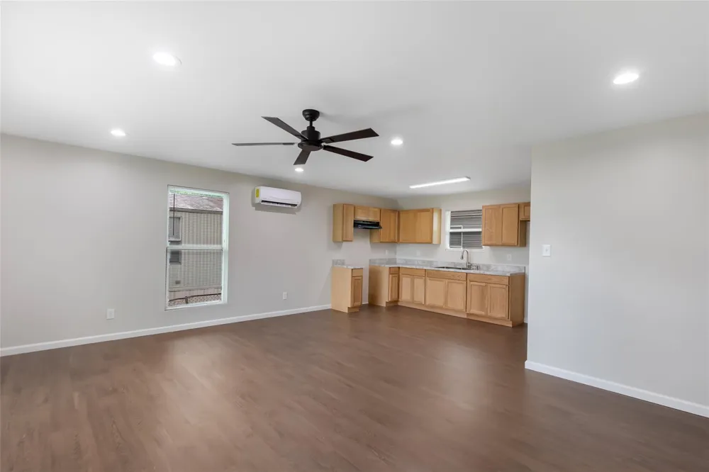 202 N 3rd Street Highlands, TX 77562