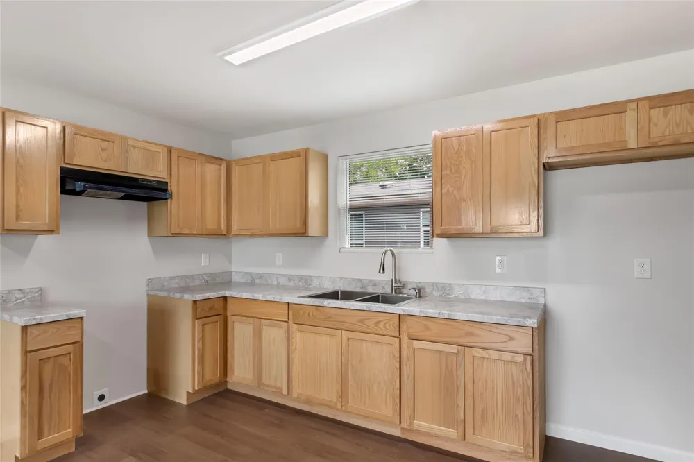 202 N 3rd Street Highlands, TX 77562