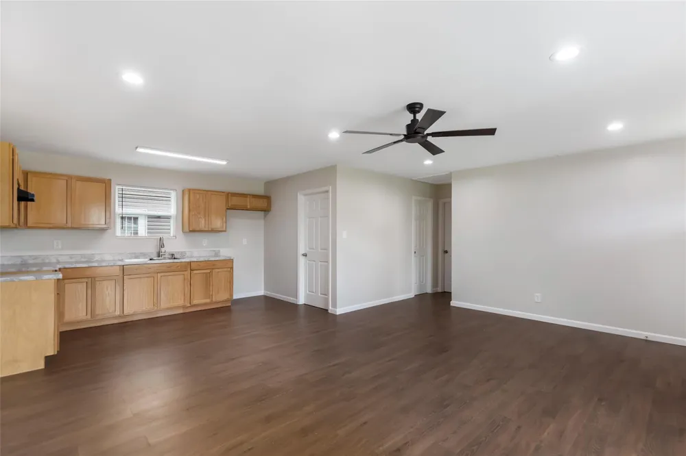 202 N 3rd Street Highlands, TX 77562