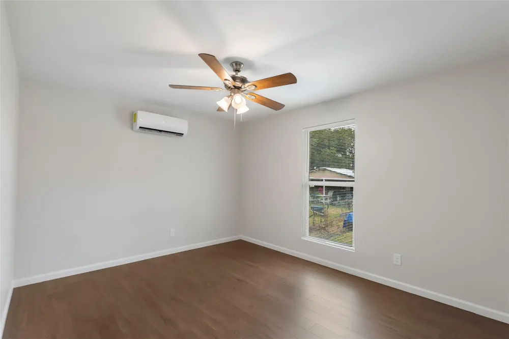 202 N 3rd Street Highlands, TX 77562