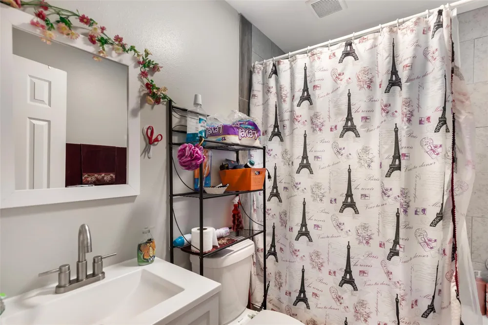202 N 3rd Street Highlands, TX 77562