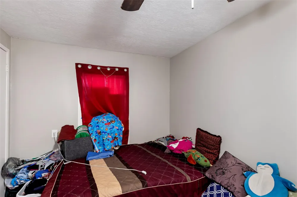 202 N 3rd Street Highlands, TX 77562