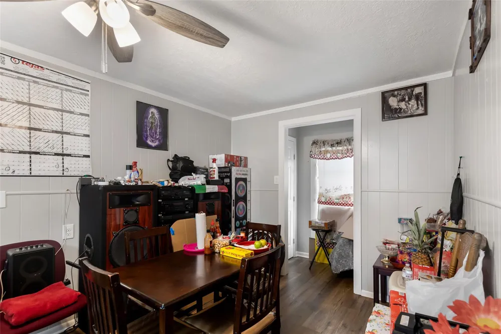 202 N 3rd Street Highlands, TX 77562