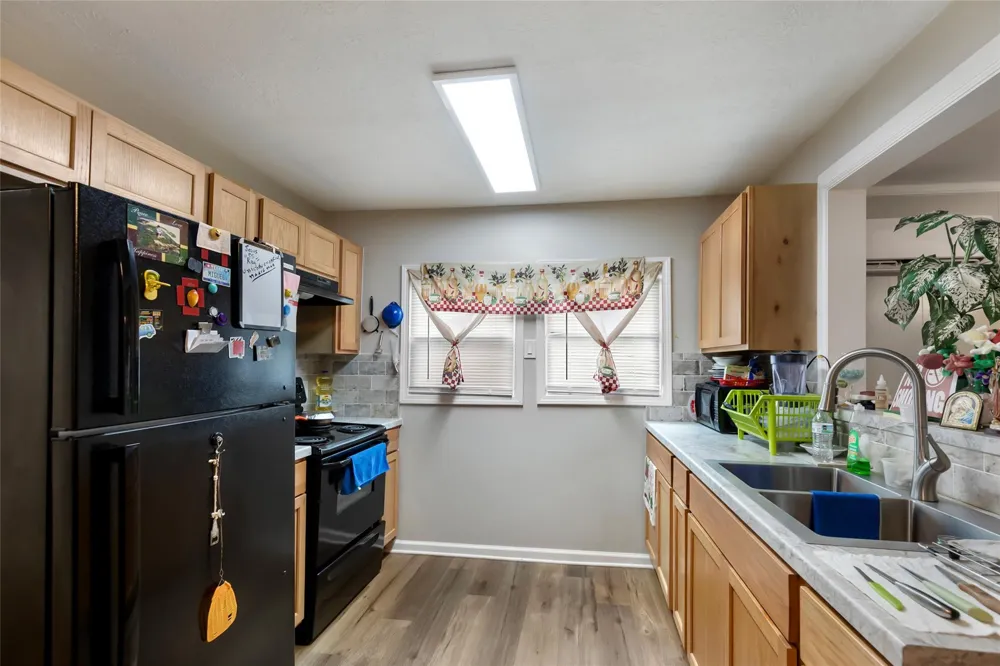 202 N 3rd Street Highlands, TX 77562