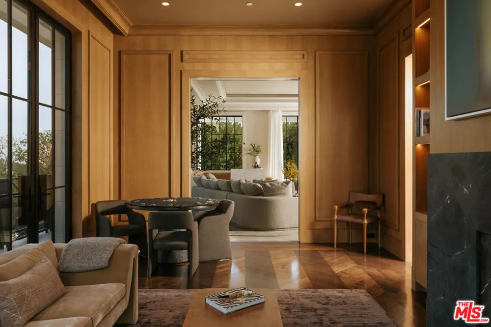 721 Bonhill Road Los Angeles, CA 90049