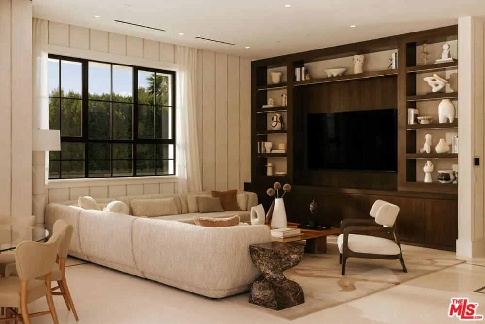 721 Bonhill Road Los Angeles, CA 90049