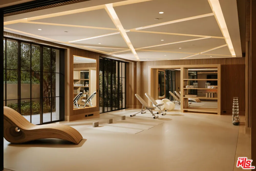 721 Bonhill Road Los Angeles, CA 90049