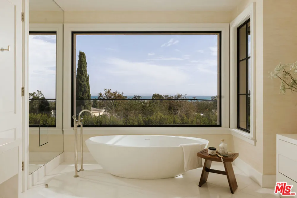 721 Bonhill Road Los Angeles, CA 90049