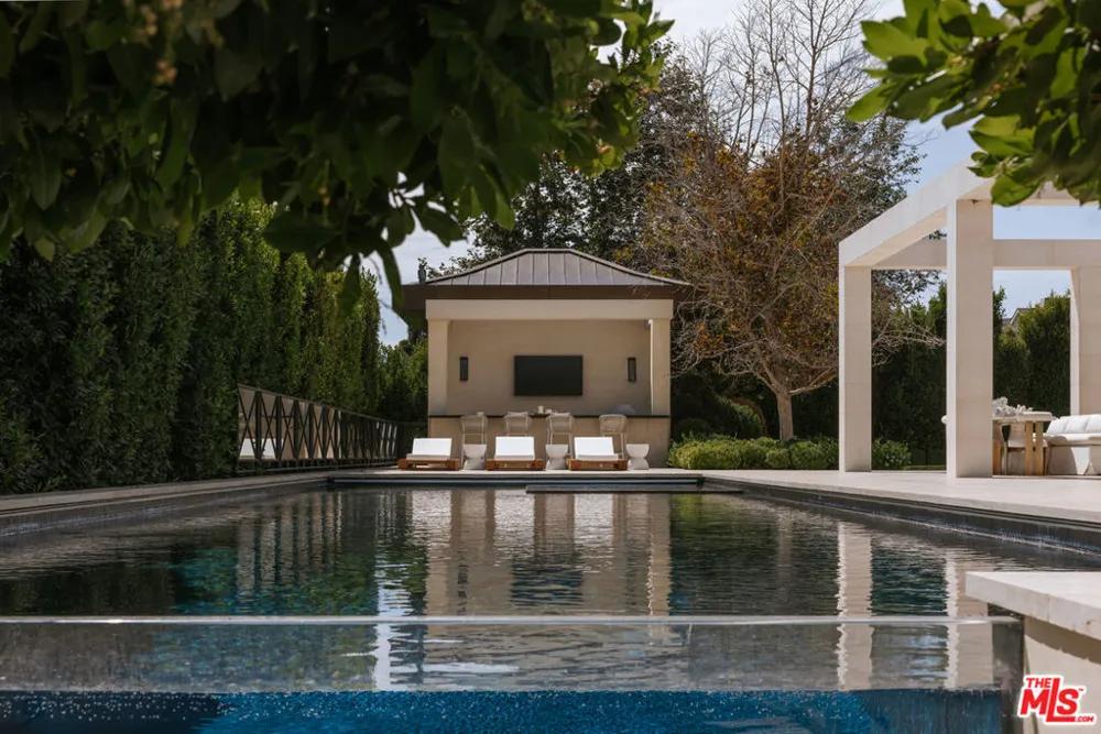 721 Bonhill Road Los Angeles, CA 90049