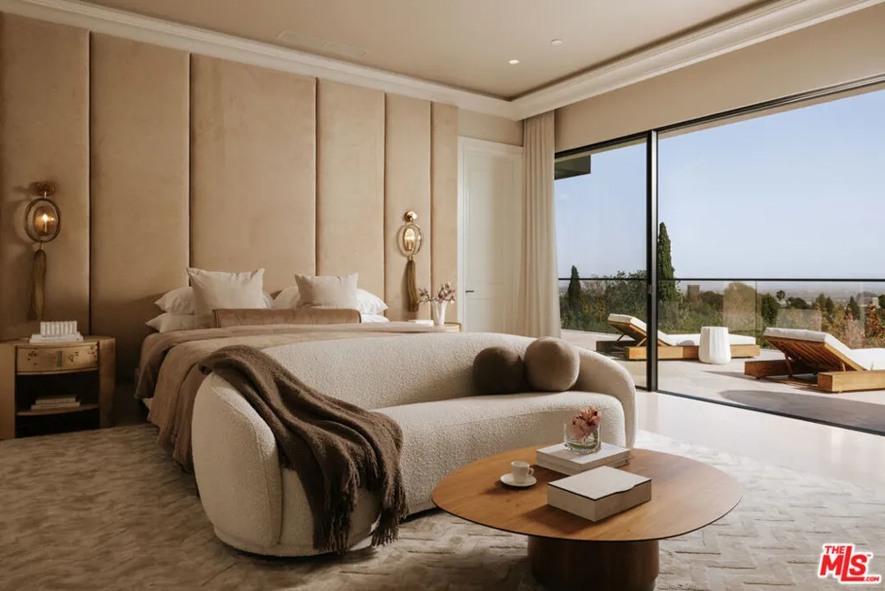 721 Bonhill Road Los Angeles, CA 90049