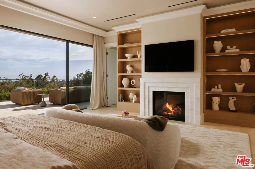 721 Bonhill Road Los Angeles, CA 90049