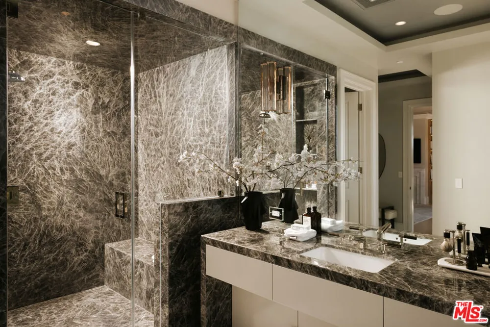721 Bonhill Road Los Angeles, CA 90049