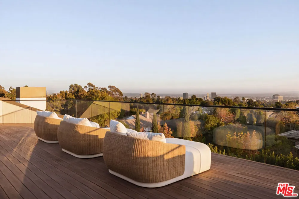 721 Bonhill Road Los Angeles, CA 90049