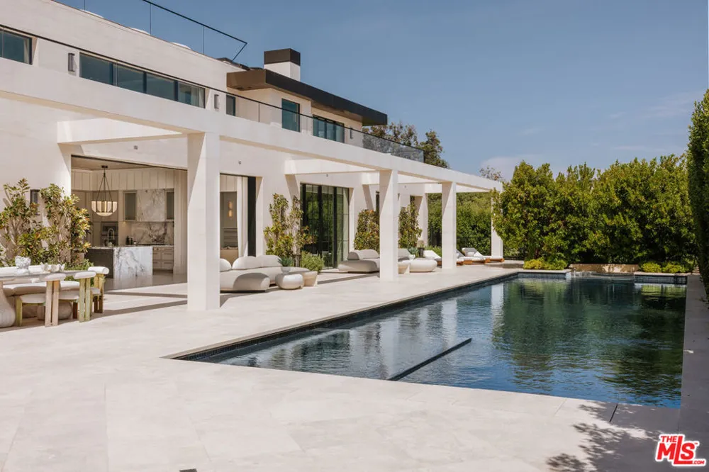 721 Bonhill Road Los Angeles, CA 90049