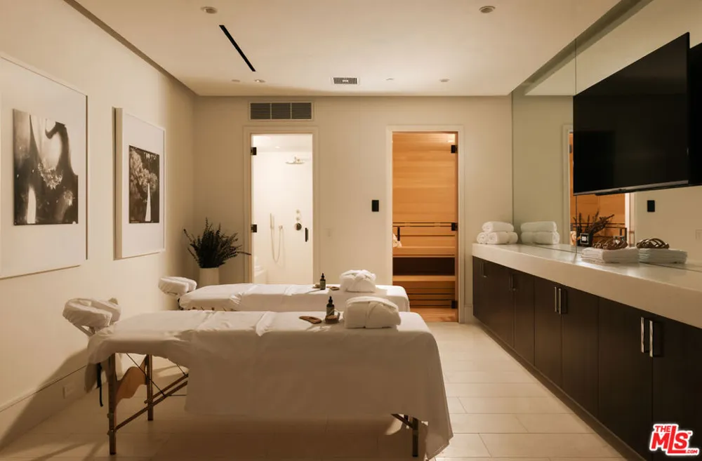 721 Bonhill Road Los Angeles, CA 90049