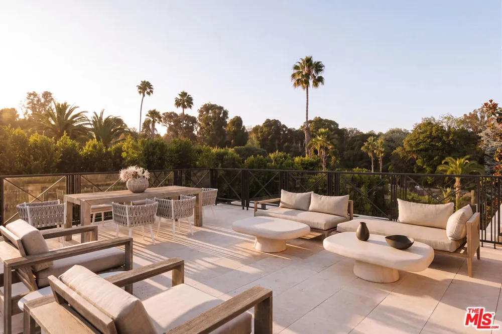 721 Bonhill Road Los Angeles, CA 90049
