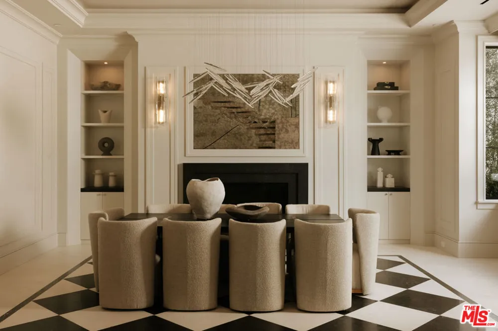 721 Bonhill Road Los Angeles, CA 90049