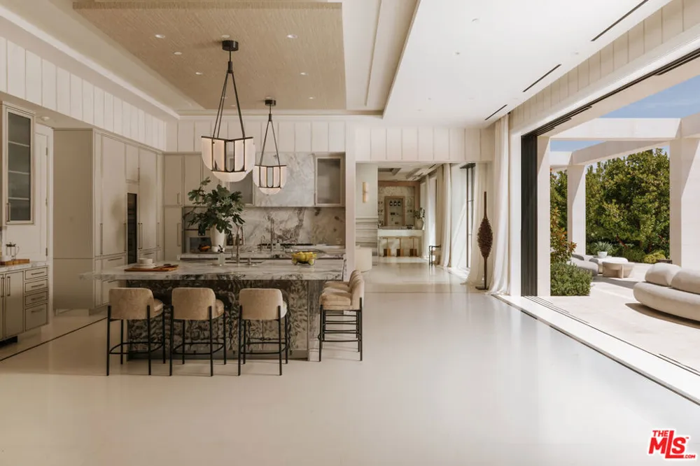 721 Bonhill Road Los Angeles, CA 90049