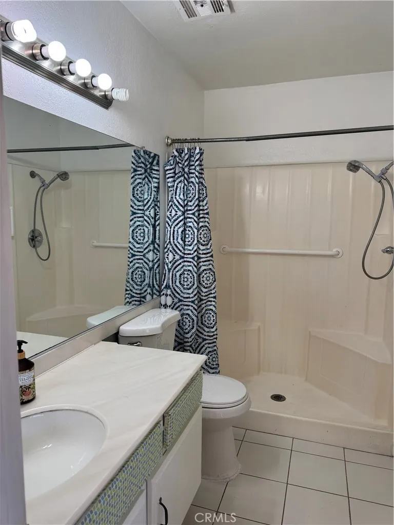6217 Anastasia Simi Valley, CA 93063