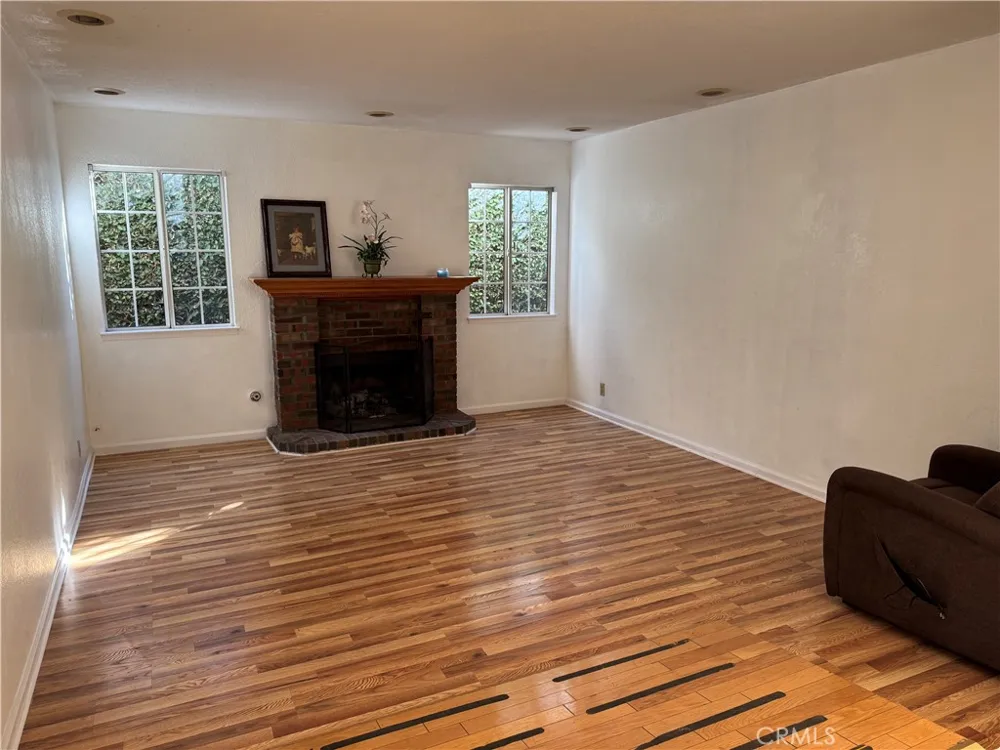 6217 Anastasia Simi Valley, CA 93063