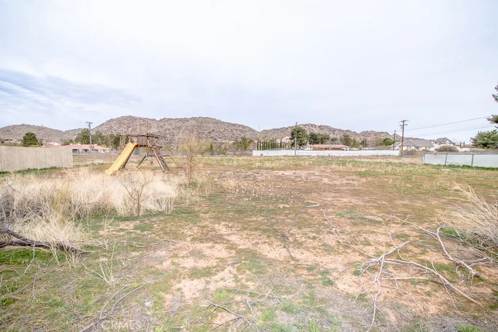 20376 Tonawanda Apple Valley, CA 92307