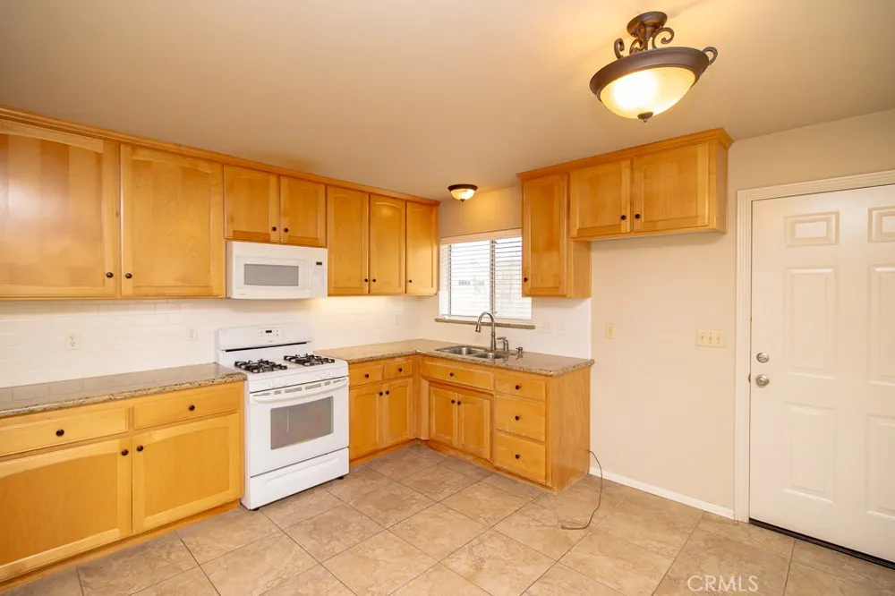 20376 Tonawanda Apple Valley, CA 92307