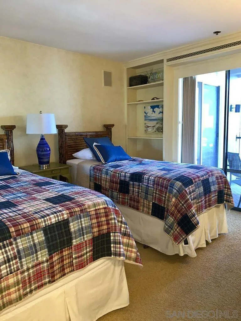 8110 El Paseo Grande #206 La Jolla, CA 92037