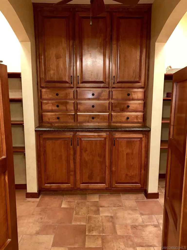 8110 El Paseo Grande #206 La Jolla, CA 92037