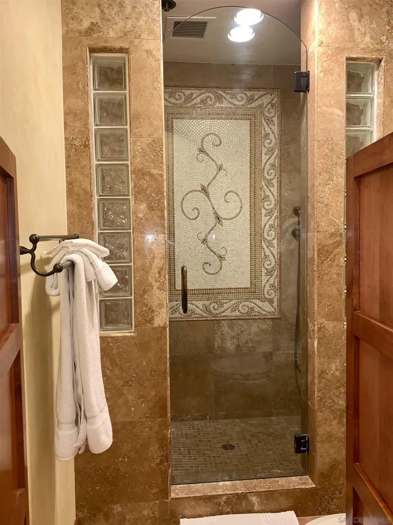 8110 El Paseo Grande #206 La Jolla, CA 92037